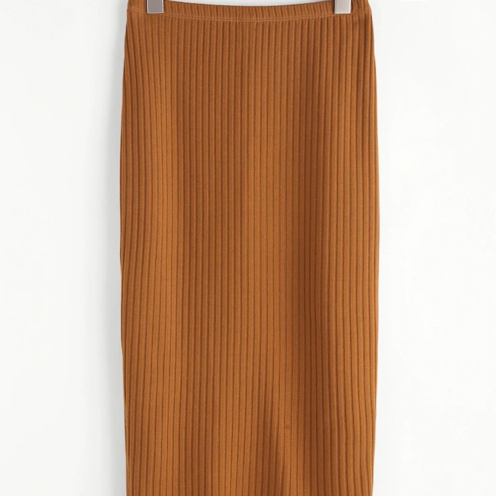 Vented back rib knit skirt